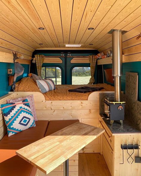 Kombi Food Truck, Astuces Camping-car, Casa Hobbit, Camper Van Life, Kombi Home, Van Conversion Interior, Combi Volkswagen, Campervan Life, Build A Camper Van