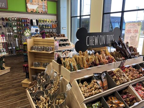 Dog Treat Market Stall, Pet Store Decor, Pet Shop Window Display, Pet Store Aesthetic, Dog Treat Display, Pet Shop Aesthetic, Pet Store Shelving, Pet Shop Design, Pet Store Display