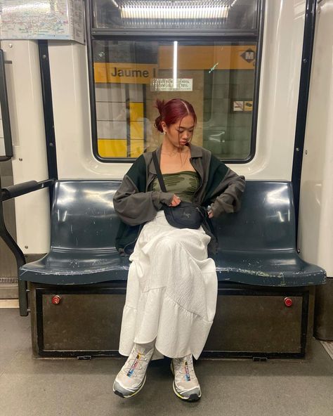 megan on Instagram: “metro > tube” Dad Shoes Outfit Women, Dad Shoes Outfit, Dad Sneakers Outfit, Autumn Outfits Ideas, Casual Autumn Outfits, Gorpcore Fashion, Japan Outfits, Sneaker Outfits Women, Autumn Outfits