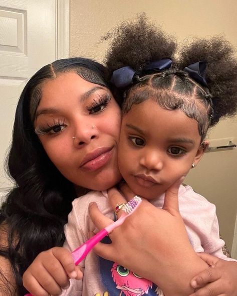 Baby Hairstyle, Mommy Daughter Pictures, Daughter Pictures, Cute Family Pictures, Mommy And Baby Pictures, Mommy Daughter Outfits, Cute Black Babies, Future Mommy, Mommy Goals