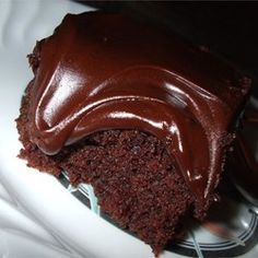 Get a rich chocolate frosting in a matter of minutes using chocolate, sweetened condensed milk, vanilla, and this easy recipe. Milk Chocolate Frosting Recipe, Chocolate Buttercream Cake, Chocolate Icing Recipes, Milk Chocolate Frosting, Hp Sauce, Chocolate Ganache Recipe, Chocolate Fudge Frosting, Chocolate Frosting Recipes, Ganache Recipe