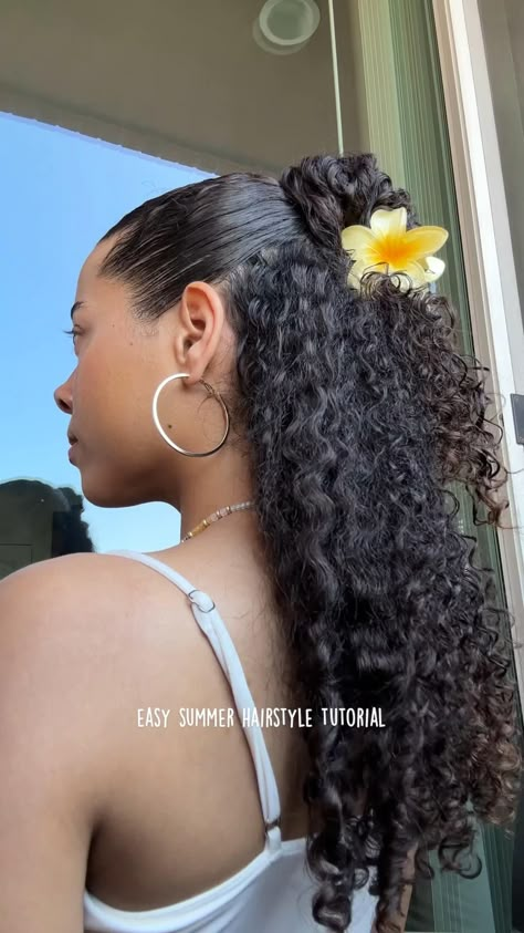 summer hairstyle. flower claw clip. curly hairstyle Quick Curly Hairstyles, Curly Hair Beauty, Curly Hair Care Routine, Curly Hair Style, Curly Hair Inspo, Mixed Curly Hair, Curly Hair Hairstyles, Curly Hair Photos, Cute Curly Hairstyles