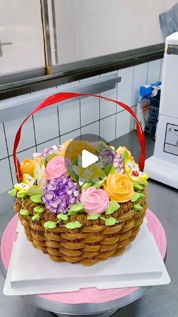 Basket Cakes With Flowers, Basket Cake Ideas, Basket Cake Design, Basket Of Flowers Cake, Basket Weave Cake, Flower Basket Cake, Cake Basket, Basket Cake, Bakery Goods