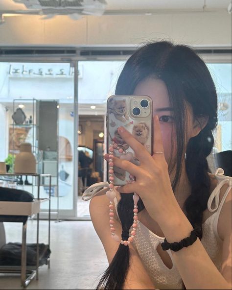 Mirror Pictures Selfie, Instagram Asian, Model Tiktok, Korean Photography, Korean Picture, Korean Photo, Selfie Poses Instagram, Mirror Selfie Poses, Selfie Ideas Instagram