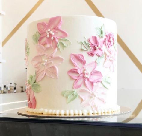 Pallet Knife Cake Design, Floral Birthday Cake For Kids, Womens Birthday Cakes, Pallet Knife Cake Decorating, Pretty Cakes For Women Birthdays, Flower Cake Design, Modern Birthday Cakes, Buttercream Birthday Cake, Cake Decorating Icing