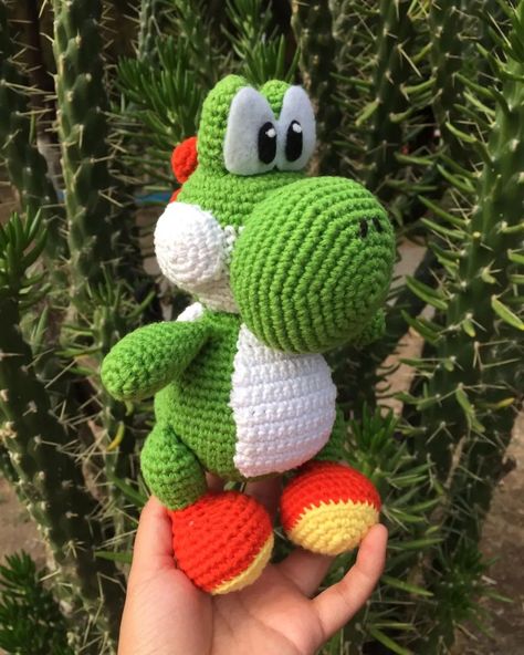 Yoshi amigurumi de Moirumis, Mario Bros tejido. Yoshi Mario Bros, Yoshi Amigurumi, Small Patterns, Friends Picture, Estilo Swag, Amigurumi Ideas, Mario Bros., Amigurumi Crochet, Mario Bros