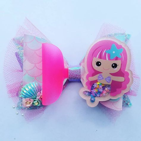 Since the mermaid shaker is so big I made a bigger style of this bow. Will be on the site tomorrow night or dm me to order now:) Link in bio  #mermaidbow #shakerbow #handmadehairbows #supportsmallbusiness #hairbowsforsale #shopsmall #babybows #girlsbows #bowsbowsbows #bowsfordays #mermaidhairbow Black Hair Tie, Mermaid Bow, Bow Template, Handmade Hair Bows, Cute Mermaid, Beautiful Mermaids, Ocean Theme, Diy Hair Bows, Mermaid Hair