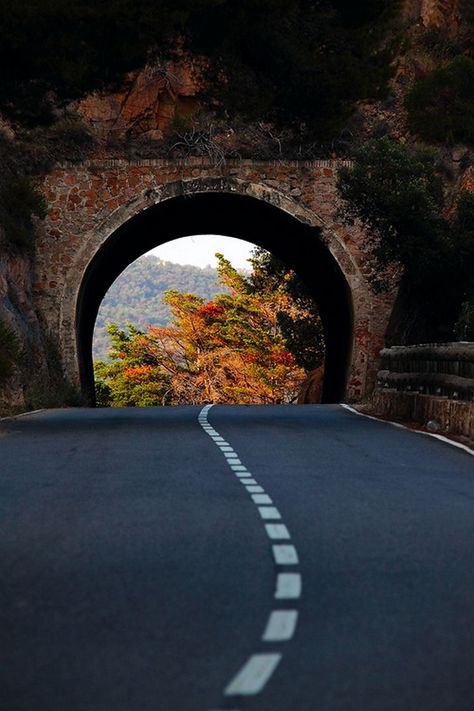 Fotografi Kota, Beautiful Roads, Land Of Enchantment, Winding Road, Basque Country, White Photo, Image Hd, Most Beautiful Places, Belle Photo