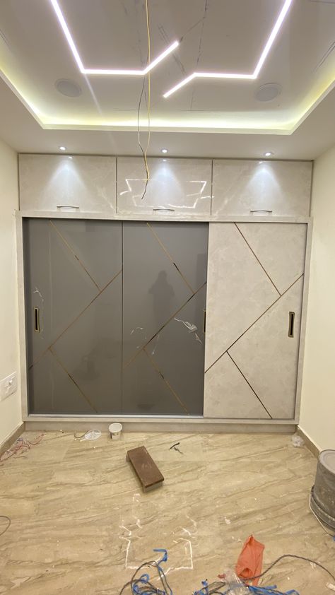 Almirah Sunmica Designs, Cup Boards Designs Bedroom, Sunmica Designs Wardrobe, Running Doors, Sunmica Designs, Modern Wardrobe Design Sliding Doors, Latest Cupboard Designs, Wardrobe Laminate, Color Wardrobe