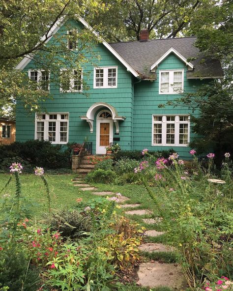 The other Courtney Rae on Instagram: “I had no idea that when I attended the @visitbtown meet up this weekend that I would stumble upon the dwelling of my dreams!! The happy…” Fizzy Water, Turquoise House, Garden Tricks, White Windows, Cute House, Green House, House Goals, Pretty House, Cottage Homes