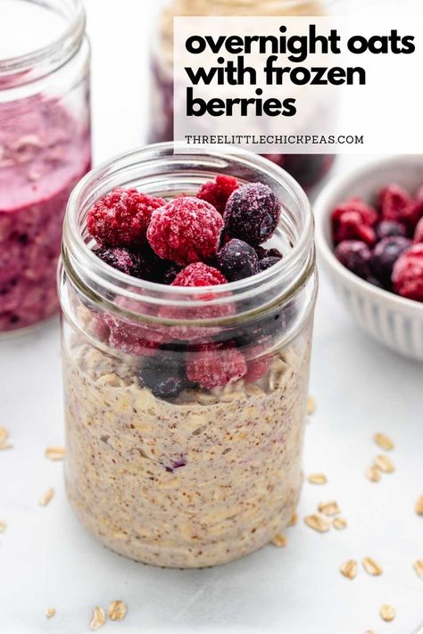 Overnight oats in a jar with frozen berries on top. Oats With Frozen Berries, Overnight Oats With Frozen Fruit, Mason Jar Oatmeal, Using Frozen Fruit, Oatmeal Breakfast Overnight, Overnite Oats, Overnight Oats Recipe Easy, Frozen Fruit Recipes, Overnight Oats In A Jar