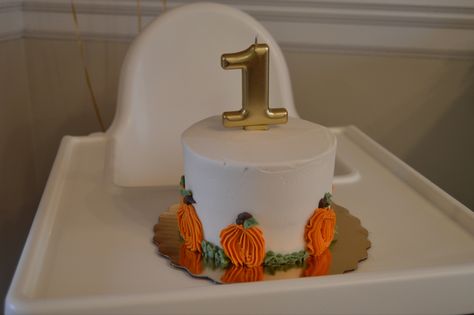 Super simple smash cake for first birthday Fall First Birthday Smash Cake, First Birthday Cake Fall Theme, October Smash Cake Ideas, Pumpkin Theme Cake Smash, Fall First Birthday Cake, Pumpkin Smash Cake 1st Birthdays, Smash Cake Pumpkin Theme, Pumpkin Shaped Cake 1st Birthday, Pumpkin First Birthday Cake