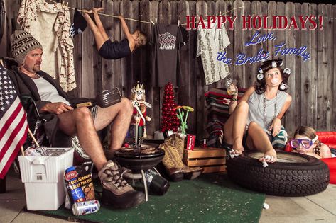 Hilarious Christmas Cards, Awkward Family Photos Christmas, Funny Family Christmas Photos, Trailer Trash Party, Neck Photo, Company Holiday Cards, Christmas Pictures Kids, Funny Family Christmas Cards, Spreading Christmas Cheer