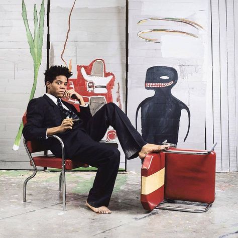 Artist Jean-Michel Basquiat in his Lafayette Street studio, 1985, shot by Lizzie Himmel for New York Times Magazine. Jean Basquiat, Jm Basquiat, Jean Michel Basquiat Art, Basquiat Art, John Russell, Istoria Artei, Frida Art, Jean Michel Basquiat, Jean Michel