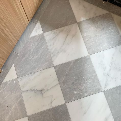 MAAYAN KESSLER DESIGN on Instagram: “Is there anything more timeless than a marble checkerboard floor? Every detail at our Summerhill project is making me swoon ✨✨✨” Checkerboard Floor Mudroom, Travertine Checkerboard Floor, Marble Tile Entryway, Floor Tile Design Entrance, Checker Bathroom Floor, Mudroom Tile Floor, White Kitchen Flooring, Checkered Bathroom Floor, Checkerboard Bathroom Floor