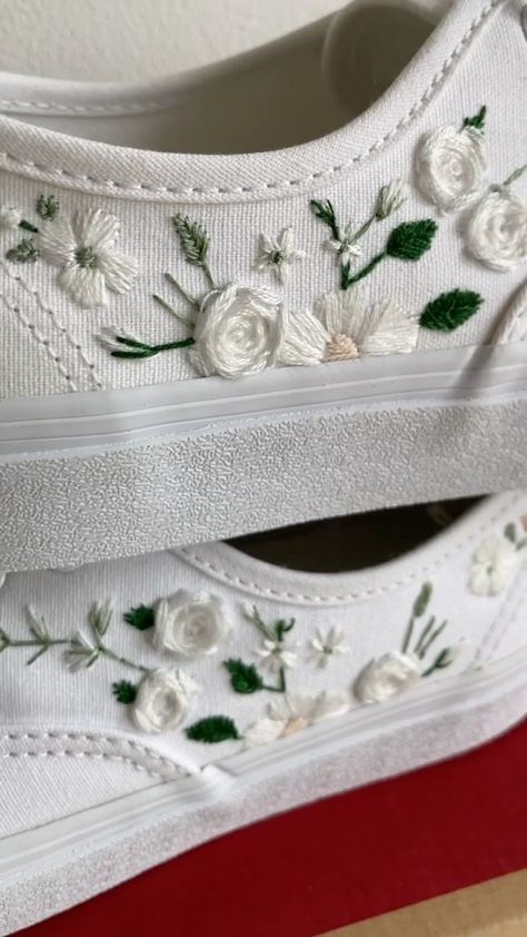 Embroidery Tennis Shoes, Embroidery Shoes Diy, Embroider Shoes, Wedding Tennis Shoes, Converse Embroidery, Embroidery Accessories, Simple Hand Embroidery Patterns, Wedding Sneakers, Embroidery Shoes