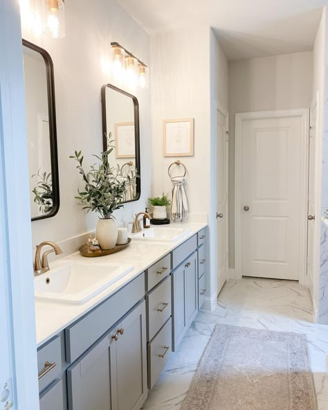 Bathroom Paint Inspiration, Bathroom Vanity Style, Best Bathroom Paint Colors, New House Bathroom, House Bathrooms, Builder Grade, Boys Bathroom, My Bathroom, Bathroom Remodel Designs