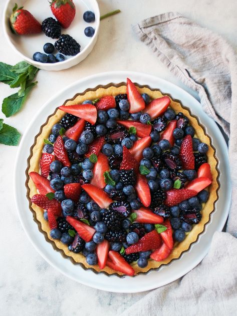 Fresh Fruit Tart Vanilla Bean Mousse, Fruit Tart Cake, Pies And Tarts, Fresh Fruit Tart, Berry Fruit, Pie Tart, Sweet Pie, Fruit Tart, Healthy Sweets Recipes