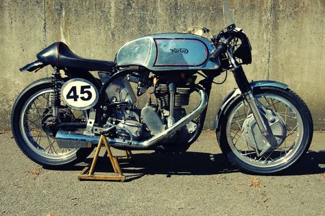 Norton Manx, Norton Motorcycle, Custom Sport Bikes, Beautiful Bike, Cafe Racer Motorcycle, Manx, Racing Motorcycles, Motorcycle Style, Vintage Bicycles