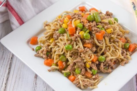 Don't know what to make for dinner? No need to fear, your recipe is here. Hamburger Noodles, Hamburger Skillet, 5 Ingredient Dinners, Easy Hamburger, Ramen Noodle Recipes, Hamburger Recipes, Ramen Recipes, Ramen Noodle, Supper Recipes