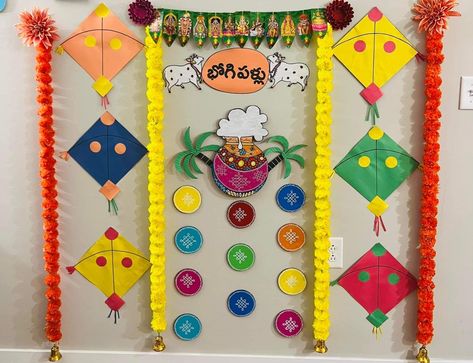 Boghi Festival Decorations, Pongal Board Decoration Ideas, Bhogipallu Decoration Ideas, Sankranthi Decoration Ideas At School, Sankranti Crafts For Kids, Sankranti Board Decoration, Bhogi Decoration Ideas, Pongal Crafts For Kids, Bornhan Decoration Ideas