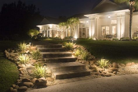 Low Voltage Outdoor Lighting, Path Lighting, Outdoor Lighting Ideas, Best Outdoor Lighting, Diy Outdoor Lighting, Landscape Lighting Design, Luxury Landscaping, Outdoor Steps, Outdoor Garden Lighting