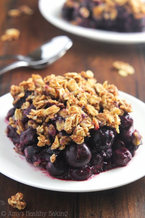 Clean Blueberry Almond Crumble | Amy's Healthy Baking Blueberry Crumble Recipes, Almond Crumble, Blueberry Crisp, Breakfast Low Carb, Clean Eating Desserts, Blueberry Crumble, Healthy Blueberry, Crumble Recipe, Blueberry Recipes