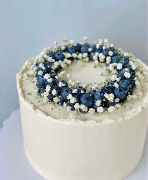 Cake Decorating With Flowers, Pretty Cake Decorating, Simple Cake Designs Birthday, Blueberry Wedding Cake, Cake Dekoration, Bolo Musical, Mini Torte, Desserts Cake, Pretty Cake