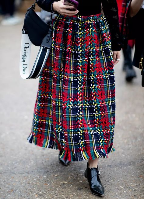 The 12 Pieces You Need To Master Preppy Style This Season – Editorialist Stylish Winter Hats, Paris Street Style Spring, Street Style Spring, Fashion Week Spring 2020, Argyle Sweater Vest, Moda Paris, Estilo Preppy, Spring Summer Trends, Paris Street Style