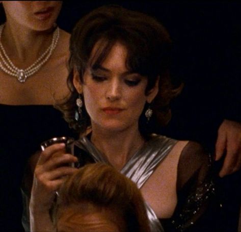 winona ryder in “black swan” Beth Macintyre, Winona Rider, Black Swan Movie, Liz Gilles, Winona Forever, Winona Ryder, Girls World, Black Swan, Character Aesthetic