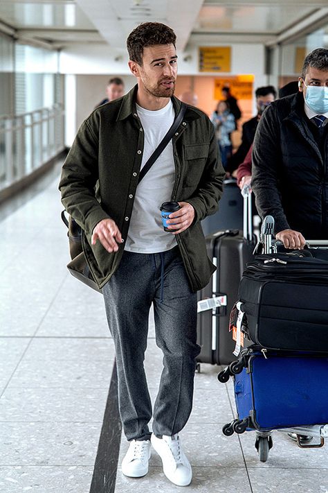 Theo James Fashion, Theo James Outfits, The Gentlemen Series Outfits, Theo James The Gentlemen Outfits, Theo James Style, Airport Outfit Men Travel Style, Theo James The Gentlemen, Eddie Horniman, Airport Outfit Men