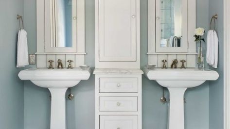 20 Beautiful Bathroom Designs with Pedestal Sinks Pedestal Sink Bathroom, Beautiful Bathroom Designs, Small Bathroom Sinks, Pedestal Sinks, Transitional Bathroom, Double Vanity Bathroom, Double Sink Bathroom, Boys Bathroom, Pedestal Sink