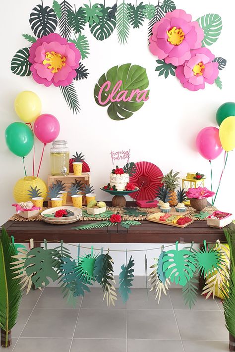 Anniversaire tropical pour les 2 ans de ma Clara – Make you happy Summer Cottage Decor, Palm Springs Party, Hawaiian Party Theme, Luau Party Supplies, Wedding Runner, Summer Centerpieces, Flamingo Birthday Party, Fiesta Tropical, Pool Party Decorations