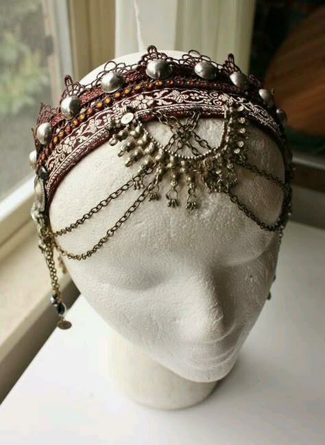 Gorgeous Siphonophoria Belly Dance Headpiece, Steampunk Headpiece, Hair Diamonds, Headdress Diy, Diy Headpiece, Chain Headdress, Medieval Headwear, Headdress Ideas, Diy Steampunk