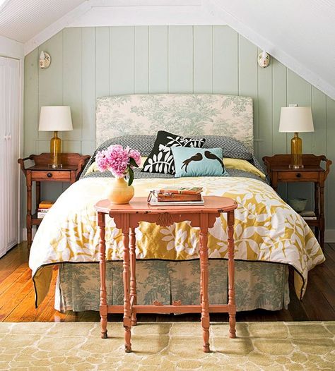 rustic bedroom Bedroom Mint, Pretty Headboard, Cottage Style Bedrooms, Cottage Style Bedroom, Headboard Inspiration, Painted Paneling Walls, Headboard Decor, Head Board, Board Wall