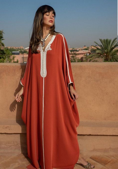 Moroccan Gandoura or Farasha | Traditional Marrakech dress Elegant Maternity Dresses, Moroccan Clothing, Modest Casual Outfits, Kaftan Designs, Frock Fashion, Moroccan Fashion, Modest Dresses Casual, Mode Abaya, Moroccan Dress