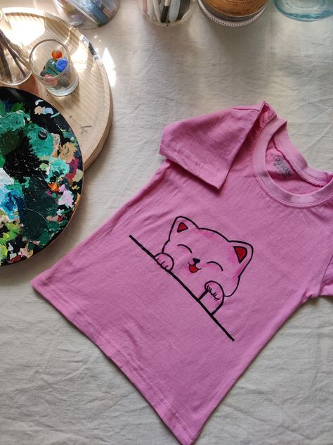 Fabric Paint on kids tshirt Fabric Colour Painting On Cloth, Clothes Painting Ideas Tshirt, Tshirt Painting Ideas Acrylics, T Shirt Painting Ideas Acrylics, Diy Tshirt Painting Ideas, Drawing On Tshirt, Boys Pink Shirt, Happy Birthday Painting, Clothes Painting