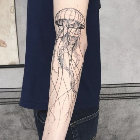 383 mentions J’aime, 1 commentaires - NIKK (@nikk_testun) sur Instagram : "Chrysaora achlyos . . . Done at @purotattoostudio . . . #tattoo #tattoos #jellyfish #blackwork…" Tattoos Jellyfish, Rib Tattoo Placements, 16 Tattoo, Funky Tattoos, Tattoo Aesthetic, Jellyfish Tattoo, Famous Tattoos, Intricate Tattoo, Geniale Tattoos