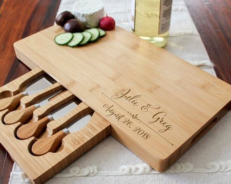 Couple Christmas Gifts, Presents For The Bride, Custom Cheese Board, Engraved Cheese Board, Personalized Cheese Board, Cheese Board Set, Board Wedding, Couple Christmas, Vinyl Rolls