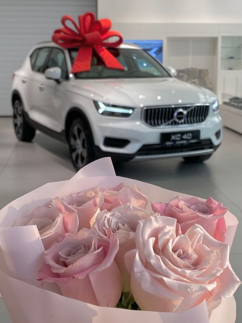 Volvo Suv, Volvo Xc, New Luxury Cars, Volvo Xc40, New Suv, Life Vision Board, Lovely Car, Volvo Cars, Luxury Lifestyle Dreams