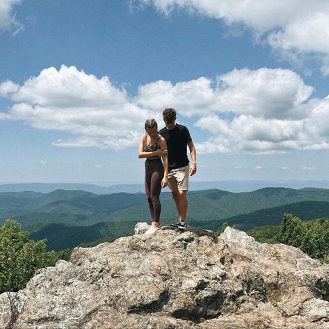 Date Ideas Small Town, Perfect Date Ideas Pictures, Cute Date Ideas For Couples Pictures, Hike Date, Date Astetic, Hiking Date Aesthetic, Adventurous Date Ideas, Couple Date Ideas Aesthetic, Fun Date Aesthetic