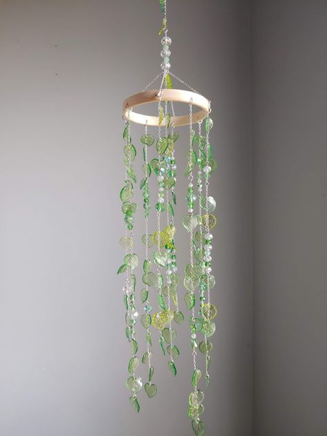 This is a small version of my handmade leaf sun catcher inspired by natural hanging vines. These beautiful leaves and beads create magical rainbows refracted on your walls. Great for indoor or outdoor hanging.  This item is around 18 inches tall and the hoop is 4 inches in diameter. Size adjustments are available upon request. The sun catchers are made from glass and crystals. The hoops are old bamboo embroidery hoops. **Try to avoid getting wet, which will cause damage to the wooden hoop and th Hanging Plant Jewelry, Macrame Suncatchers, Suncatchers Handmade, Leaf Suncatcher, Suncatcher Diy, Beautiful Leaves, Hanging Vines, Pola Gelang, Small Cottage