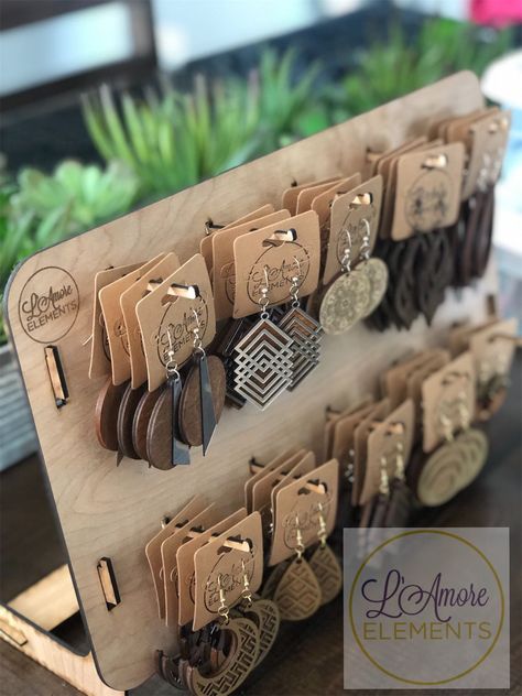 Glowforge-Cut Wood and Metal Earrings with a Modern Twist Laser Cut Ideas, Display Earrings, Laser Cut Wood Crafts, Craft Booth Displays, Diy Jewelry Display, Laser Engraved Ideas, Laser Cut Jewelry, Laser Art, Laser Cut Earrings