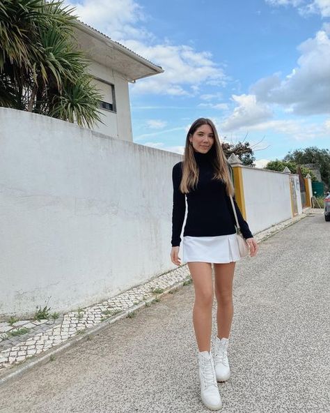 Matilde Pacheco Santos on Instagram: "today 🫶🏻" White Skort Outfit, Skort Outfit, Mini Skirt White, White Skort, Outfit 2022, White Mini Skirt, Summer To Fall, Paris Outfits, White Boots