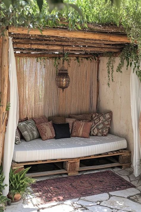 "Bring a rustic, cozy vibe to your home with a DIY Pallet Daybed! 🛏️🛠️ Perfect for creating a versatile and stylish piece of furniture. 🌟✨ #PalletCrafting #DIYHomeDecor #DaybedDesign" Daybed Diy, Pallet Daybed, Diy Daybed, Daybed Design, Diy Pallet, Furniture Makeover Diy, Pallet Diy, Daybed, Furniture Makeover