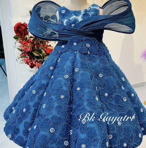 Simple Frock, English Dress, Simple Frock Design, Simple Frocks, Indo Western Dress, Western Dress, Kids Designer Dresses, Frock Design, Indo Western