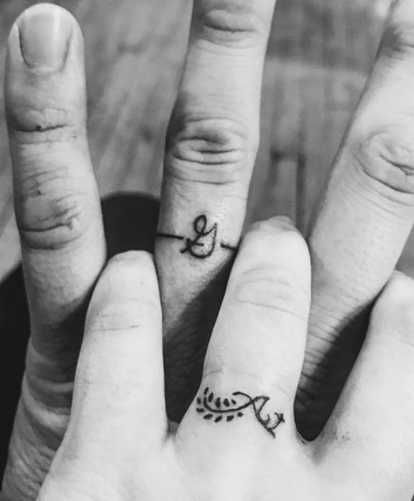 Wedding Band Tattoo Ideas, Tatoo Ring, Band Tattoo Ideas, Wedding Date Tattoos, Wedding Ring Tattoos, Marriage Tattoos, Wedding Band Tattoo, Tattoo Wedding, Tattoo Band