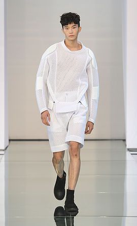 BMUET(TE) | 15SS SHOW Mesh Clothing, White Clothes, Stylish Mens Fashion, Seoul Fashion Week, Seoul Fashion, Mens Spring Fashion, Futuristic Fashion, Latest Mens Fashion, White Mesh