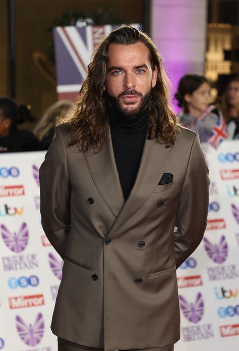 The Only Way is Essex star Pete Wicks, well known for his iconic long locks, has revealed his dramatic hair transformation on Instagram with a smouldering black and white selfie Black And White Selfie, Pete Wicks, Huge Hair, Dramatic Hair, Golden Boy, Long Locks, Summer Hair, Dark Horse, Hair Transformation