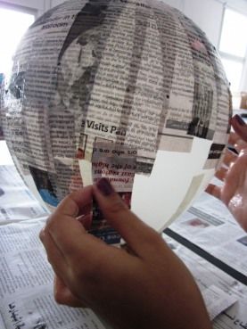 paper mache over balloon. pop balloon. place glow sticks inside after decorating then hang on a string for big effect Paper Mache Paste, Greek Crafts, Embroidery On Paper, Paper Mache Projects, Balloon Crafts, Greek Vases, Balloon Pop, Paper Mache Art, Paper Mache Crafts